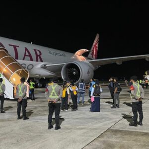 Polres Loteng Kawal Kedatangan Logistik MotoGP di Bizam. ‎ ‎