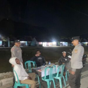 Personel Polsek Poto Tano Gelar Patroli Dialogis Cegah Gangguan Kamtibmas di Malam Hari