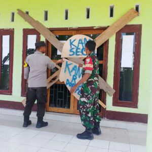 Kantor Desa Doropeti sempat disegel oleh keluarga Hasim dan Rusdin pada Kamis pagi sekitar pukul 08.00 WITA. Penyegelan dilakukan dengan memalang pintu dan menutup akses masuk sebagai desakan agar pemerintah desa menyelesaikan konflik antarwarga yang terjadi 16 September 2025 lalu di kawasan hutan adat.