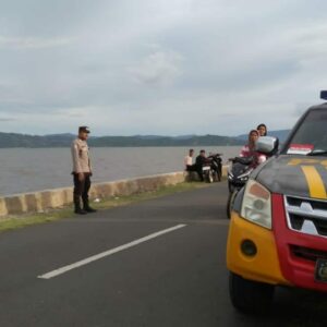 Menjamin Keamanan dan Ketertiban Masyarakat di Wilayah Hukumnya, Polsek Soromandi Menggelar Patroli Sore