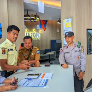 Binmas Polres Dompu Beri Arahan Satpam Bank Mandiri, Tekankan Pelayanan Humanis