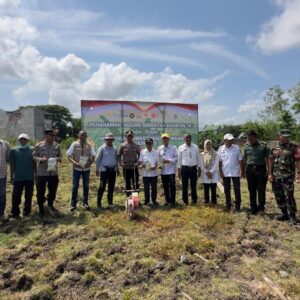 POLRES DOMPU GELAR PENANAMAN JAGUNG SERENTAK KUARTAL IV TAHUN 2025 DALAM RANGKA DUKUNG SWASEMBADA PANGAN NASIONAL