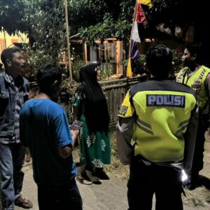 Polsek Taliwang Laksanakan Patroli Dialogis di Desa Tamekan, Warga Dihimbau Waspada dan Aktif Jaga Kamtibmas