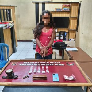 “Licik”Sembunyikan 5,39 Garam BB di Dalam Senter Terduga Pengedar Narkoba Jenis Shabu Asal Desa Ndano ini Diborgol Satresnarkoba Polres Bima