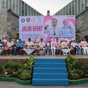 Peringati Hari Kanker Payudara Sedunia, Kapolda Kalteng Jalan Sehat Bersama YKI dan Masyarakat