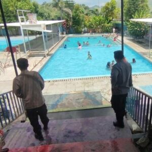 Menjamin Keamanan dan Kenyamanan Masyarakat Yang Menikmati Libur Akhir Pekan Polsek Madapangga Laksanakan PAM Wisata