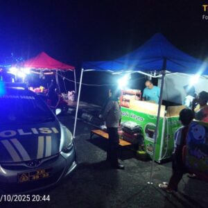 Tingkatkan Kewaspadaan Malam Hari, Polsek Labuhan Badas Rutinkan Patroli Blue Light di lokasi keramaian 