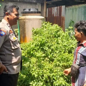 Bhabinkamtibmas Batulayar Dorong Warga Manfaatkan Lahan untuk Ketahanan Pangan