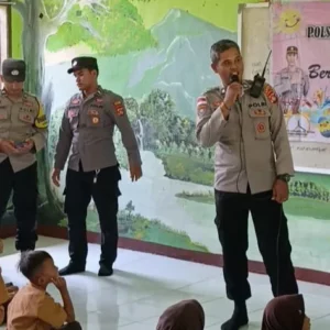 Polsek Sekotong Menyapa Sekolah, Bangun Karakter Pelajar Sejak Dini