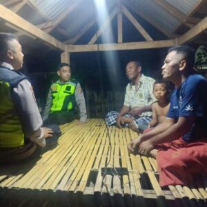 Anggota Polsek Poto Tano Gelar Patroli Dialogis, Kedepankan Komunikasi Humanis untuk Jaga Kamtibmas