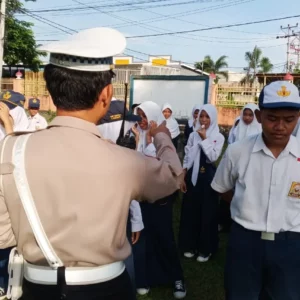 Satlantas Latih Siswa SMP di Lombok Barat Jadi Pelopor Tertib Lalu Lintas