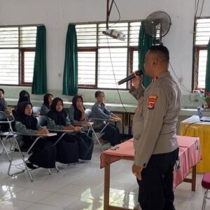 Polsek Sumbawa Sosialisasikan SMA Kemala Taruna Bhayangkara di SMPN 5