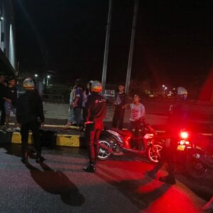 Patroli KRYD Sat Samapta Polres Sumbawa Sasar Remaja Nongkrong di Taman Lembi