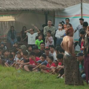Roadshow Peresean Labuapi Meriah, Ratusan Warga Antusias Saksikan Seni Khas Lombok