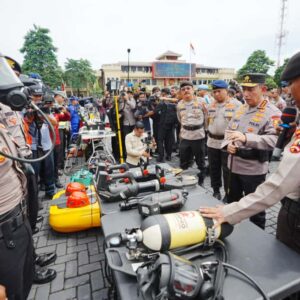 Kapolri Tinjau Sarana-Prasarana Pada Apel Kesiapan Tanggap Bencana di Mako Brimob