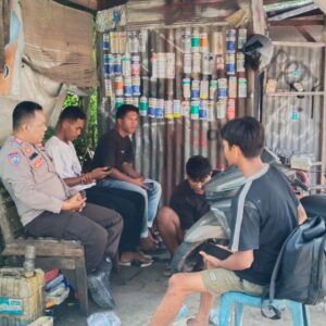 Bhabinkamtibmas Polres Bima Kota Laksanakan Himbauan dan Sosialisasi Layanan Call Center 110 kepada Warga