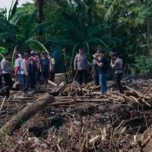 Hadir di Tengah Masyarakat, Kapolres Bima dan Bupati Bima Tinjau Jembatan Putus di Desa Nggembe