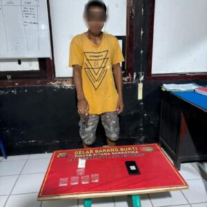 SATRESNARKOBA POLRES DOMPU RINGKUS PENGEDAR SABU DI LINGKUNGAN VI MONTA BARU