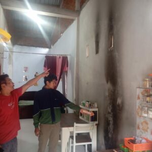 Polsek Pekat Selidiki Dugaan Pembakaran Rumah Anggota Polisi di Desa Doropeti