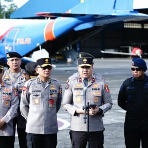 Polri Kerahkan Pesawat CN dan Fokker untuk Distribusi Logistik ke Aceh, Sumut, dan Sumbar