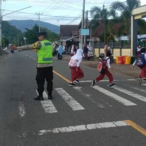 HADIRKAN RASA NYAMAN BAGI PELAJAR DAN PENGGUNA JALAN, POLSEK JAJARAN RUUTIN LAKSANAKAN RAWAN PAGI