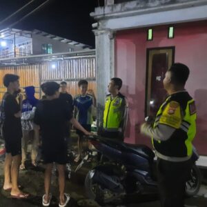 Patroli Dialogis Polsek Seteluk Sasar Anak Muda dan Tempat Tongkrongan