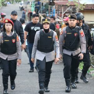 Pelaku Berhasil Ditangkap, Polres Sumbawa Gerebek Kampung Rawan Narkoba, Sita 12 Poket Sabu