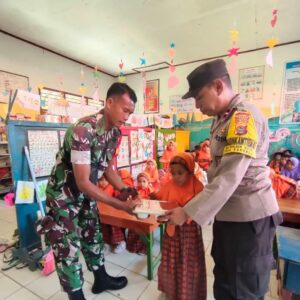 Penyaluran Ribuan Paket MBG Bagi Pelajar di Wilayah Kecamatan Bolo Dikawal dan Dimonitoring oleh Polsek Bolo