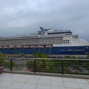 Kapal Pesiar Celebrity Millenium Bersandar di Gilimas