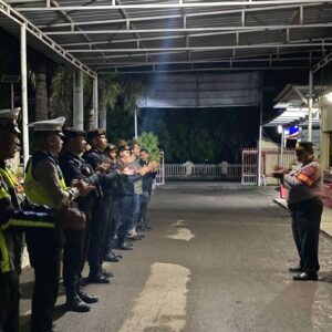 Pantau Aktivitas Masyarakat dan Pastikan Kondusifitas Wilayah Menjelang Perayaan Nataru Piket Fungsi dan Pamapta Polres Bima Gelar Patroli Gabungan