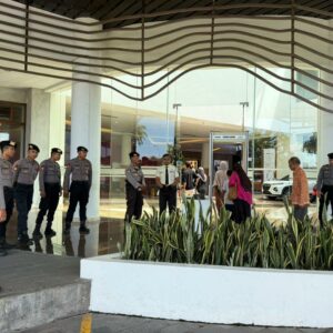 Polisi Hadir di Titik Ramai, Libur Natal di Mataram Dijaga Aman