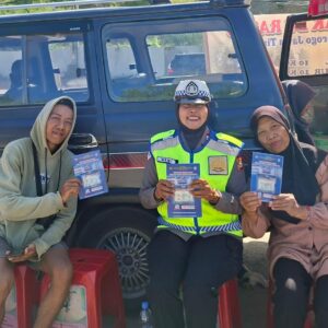 Satgas Kamseltibcarlantas Gelar Himbauan dan Pembagian Brosur Operasi Lilin Rinjani 2025 di Kota Bima