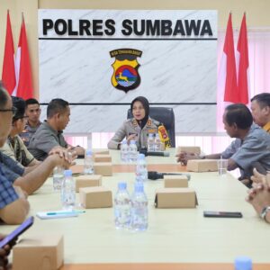 Jamin Keamanan Ibadah Natal, Kapolres Sumbawa Serap Aspirasi dan Perkuat Sinergi Bersama FKGK