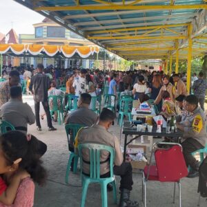 Puncak Natal 2025: Wakapolres Sumbawa Pastikan Pengamanan Gereja Paroki Sang Penebus Berjalan Ketat.