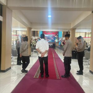 Ribuan Jemaat Hadiri Ibadah Natal di Unram, Polda NTB Perkuat Pengamanan