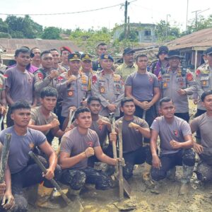 Kapolri Tinjau Aceh Tamiang, Targetkan Sekolah Bisa Segera Beroperasi