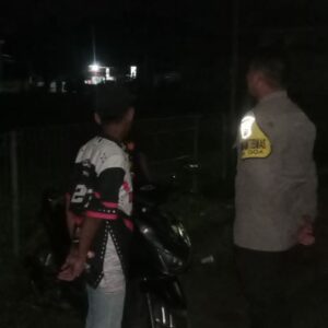 Bhabinkamtibmas Desa Goa Laksanakan Sambang Desa, Ajak Pemuda Jaga Keamanan Lingkungan
