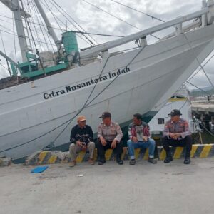 Polsek Kawasan Pelabuhan Laut Bima Gelar Patroli Dialogis Humanis di Areal Dermaga
