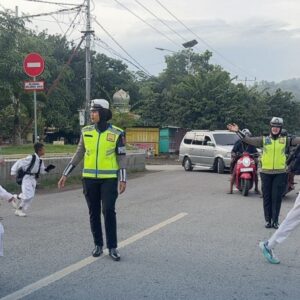 Rawan Pagi Polsek Rasana’e Barat Hadirkan Pelayanan Prima bagi Pelajar dan Masyarakat
