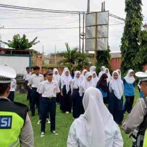 Polres Lombok Barat Bina PKS SMPN 1 Labuapi