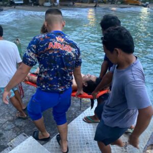 Ditpolairud Polda NTB Berikan Pelayanan Cepat Evakuasi Warga Terpeleset di Gili Trawangan