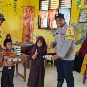 Polsek Bolo Melaksanakan Pengawalan Distribusi MBG bagi Ribuan Pelajar di Wilayah Kecamatan Bolo