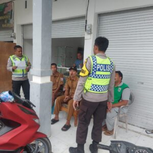 Polsek Seteluk Gelar Sosialisasi TPPO di Pasar Seteluk Tengah, Warga Diimbau Waspadai PMI ilegal