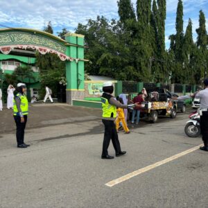 Lantas Polsek Rasanae Barat Laksanakan Strong Point Pagi, Ciptakan Kamseltibcarlantas