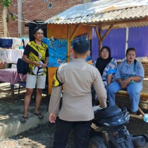 Bhabinkamtibmas Desa Beru Laksanakan Sosialisasi Harkamtibmas, Imbau Warga Waspada Cuaca Ekstrem