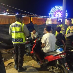 Patroli Dialogis Polsek Taliwang Jaga Kamtibmas di Kelurahan Menala