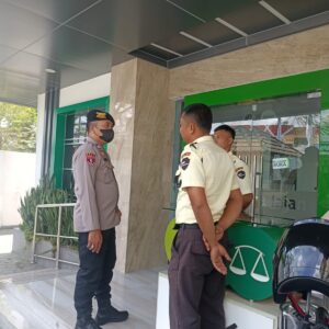 Patroli Siang Hari, Polsek Praya Perkuat Antisipasi 3C di Kawasan Pegadaian Syariah Renteng