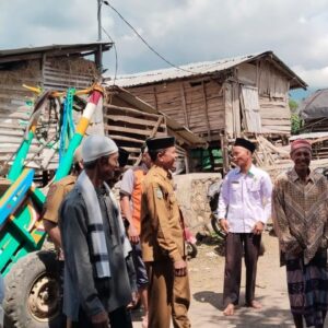 Wujud Empati Polri, Bhabinkamtibmas Polsek Madapangga Laksanakan Sambang Duka