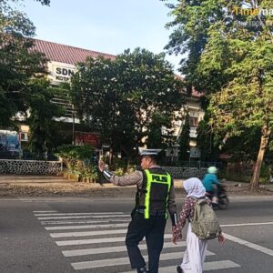 Sat Lantas Polres Bima Kota Laksanakan Rawan Pagi/Strong Point, Wujudkan Kamseltibcarlantas
