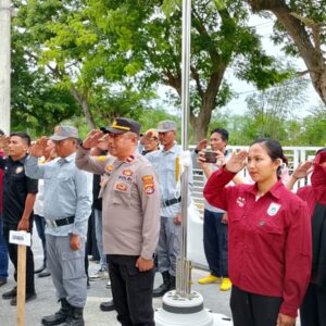 Sat Binmas Polres Sumbawa Barat Gelar Apel Poskamling di Desa Kokarlian, Perkuat Harkamtibmas 2026